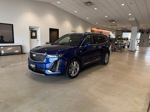 Used 2023 Cadillac XT6 Premium Luxury w/ Platinum Package AWD/4WD image 3