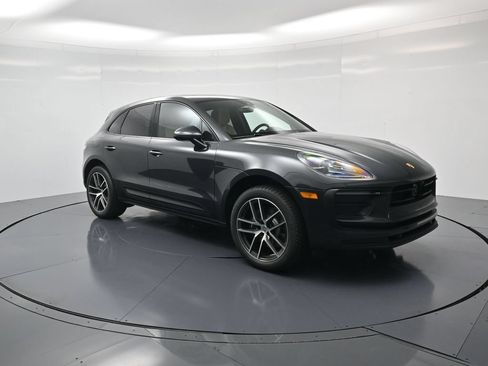 Certified 2026 Porsche Macan AWD/4WD image 32