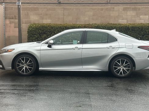 Used 2023 Toyota Camry SE image 7