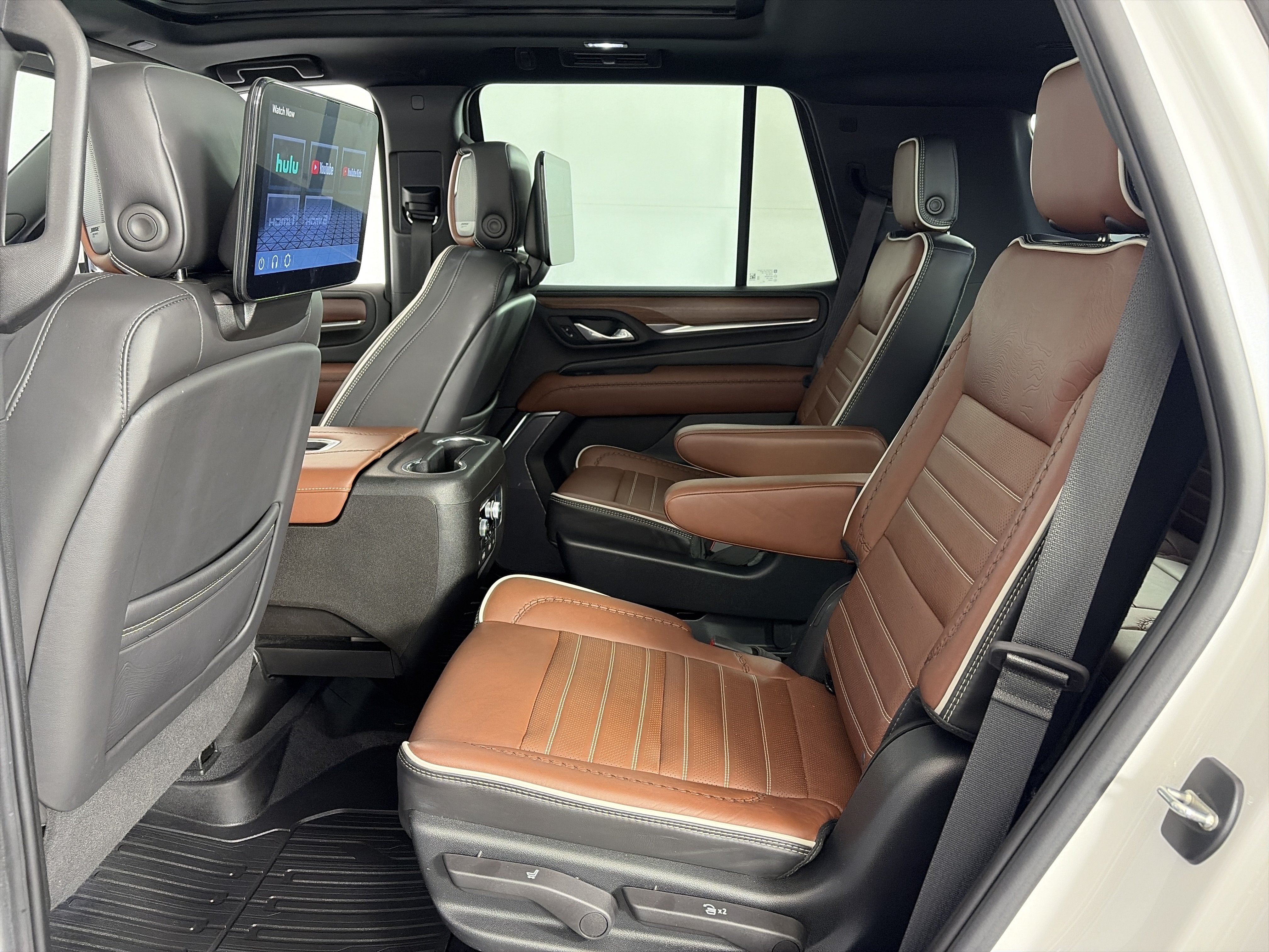 Used 2023 GMC Yukon Denali Ultimate w/ LPO, Floor Liner Package AWD/4WD image 7