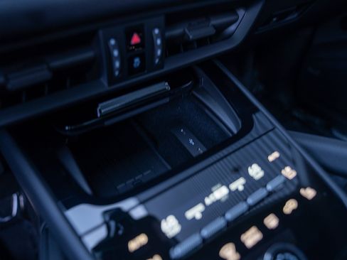 Certified 2025 Porsche Cayenne E-Hybrid Coupe AWD/4WD image 16