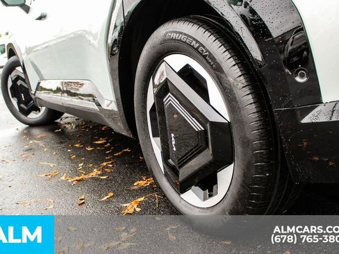 Used 2024 Kia EV9 Land image 15