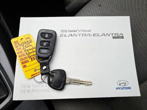 Used 2016 Hyundai Elantra SE FWD image 26