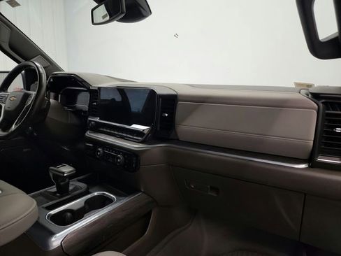 Used 2022 Chevrolet Silverado 1500 LTZ w/ LTZ Convenience Package II AWD/4WD image 29