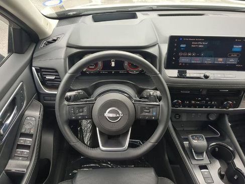 Certified 2024 Nissan Rogue Platinum w/ Platinum Premium Package FWD image 16