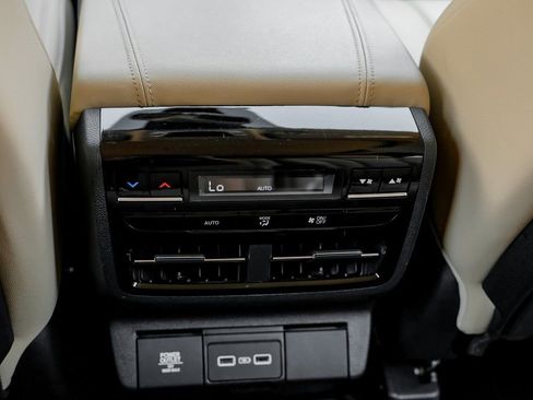 Used 2023 Acura MDX FWD image 38