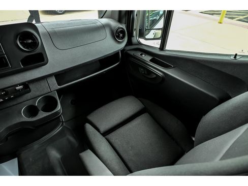 Used 2023 Mercedes-Benz Sprinter 2500 image 8