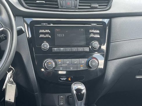 Used 2017 Nissan Rogue S FWD image 14