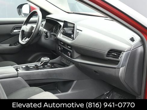 Certified 2026 Nissan Rogue SV FWD image 6