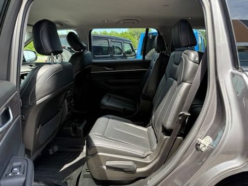 Used 2023 Jeep Grand Cherokee L Limited AWD/4WD image 13
