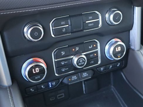 Used 2021 GMC Yukon SLT w/ SLT Premium Package RWD image 29