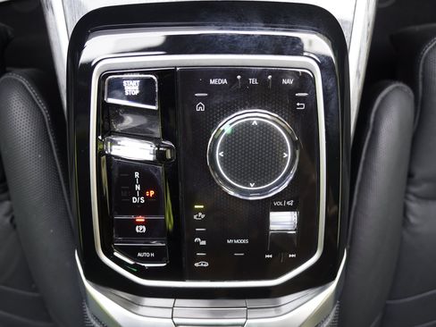 Used 2024 BMW 760i xDrive w/ Premium Package 2 AWD/4WD image 31