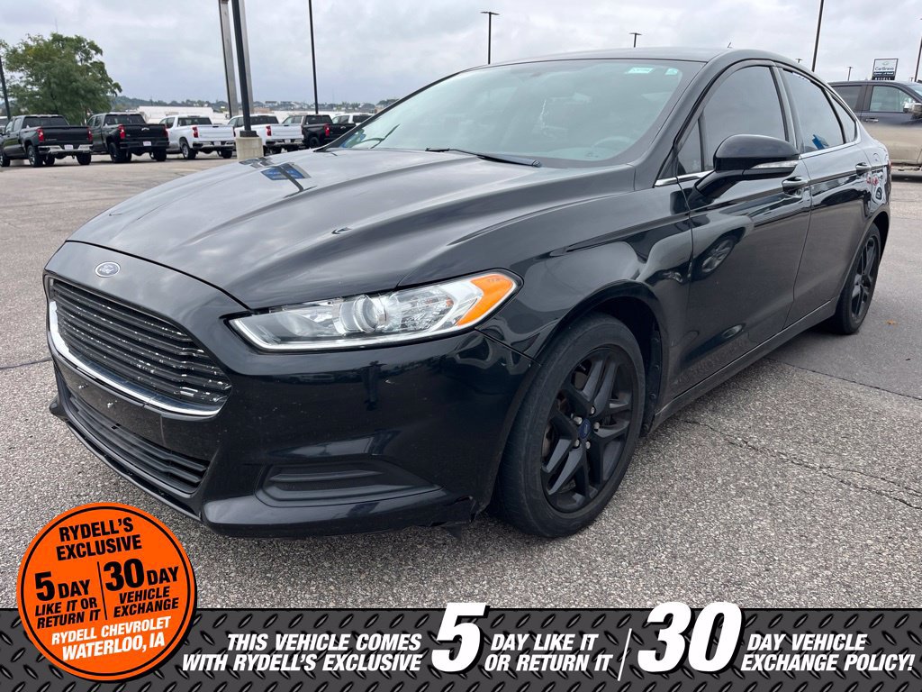Used 2016 Ford Fusion SE FWD image 2