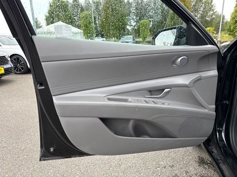 Used 2024 Hyundai Elantra SEL FWD image 13
