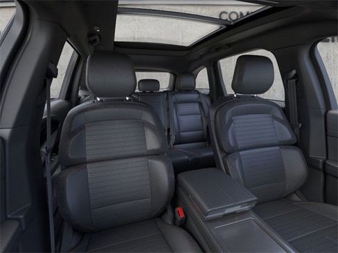 New 2025 Lincoln Nautilus Reserve image 12