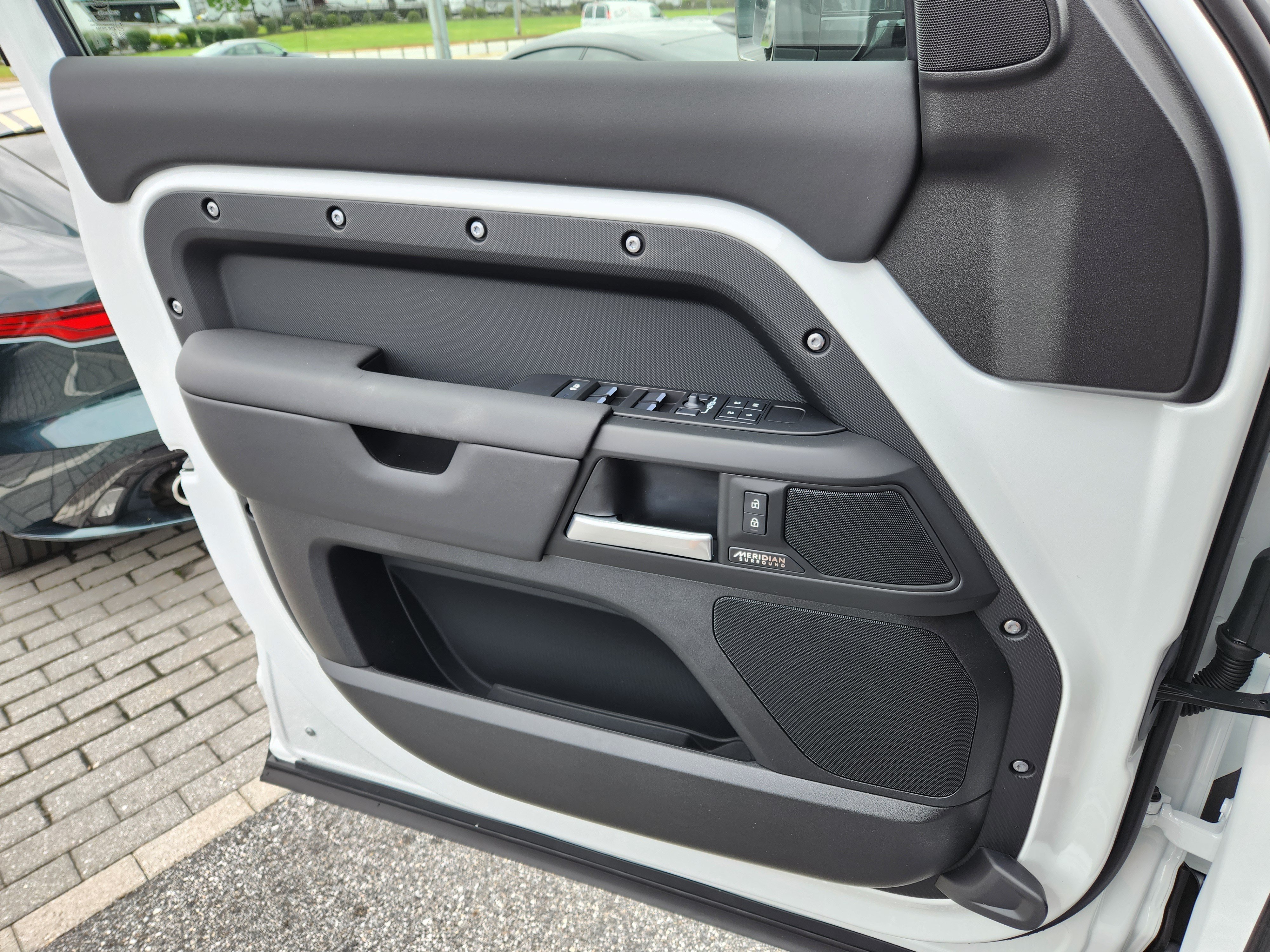 New 2026 Land Rover Defender 110 X-Dynamic SE AWD/4WD image 16
