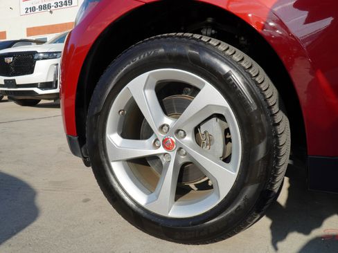 Used 2019 Jaguar F-PACE Premium image 9