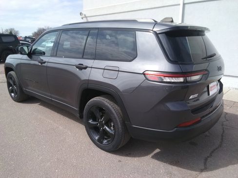 Used 2023 Jeep Grand Cherokee L Laredo image 7