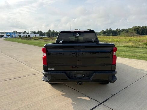 Used 2023 Chevrolet Silverado 1500 Custom w/ Rally Edition AWD/4WD image 5