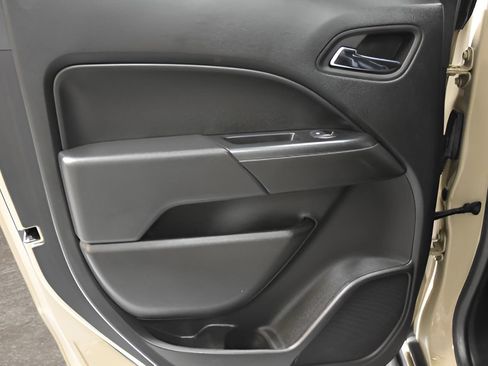 Used 2021 Chevrolet Colorado ZR2 w/ ZR2 Dusk Special Edition image 33