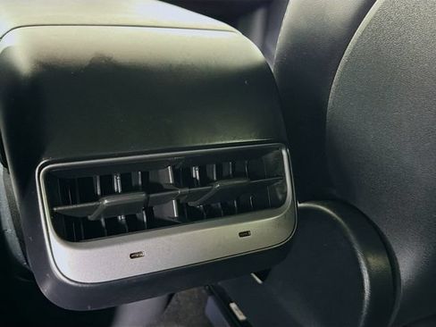 Used 2024 Tesla Model Y Long Range AWD/4WD image 27