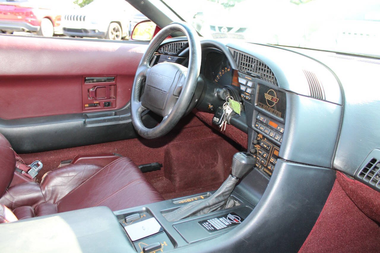 Used 1993 Chevrolet Corvette Coupe RWD image 12