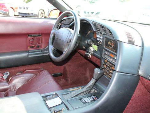 Used 1993 Chevrolet Corvette Coupe RWD image 12