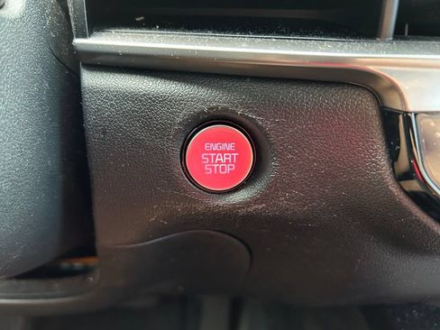 Used 2025 Kia Sorento S FWD image 32