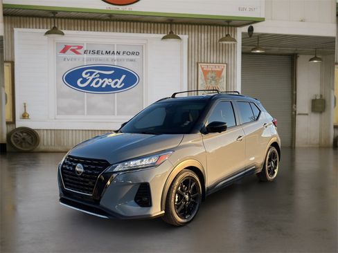 Used 2023 Nissan Kicks SR w/ SR Premium Package image 2