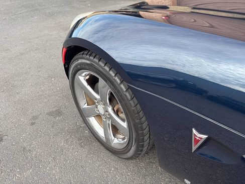Used 2006 Pontiac Solstice Convertible w/ Premium Package RWD image 25