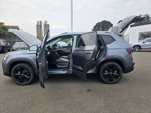 New 2025 Volkswagen Taos SEL image 16