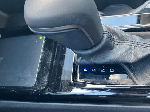 Used 2025 Toyota Camry XLE FWD image 31