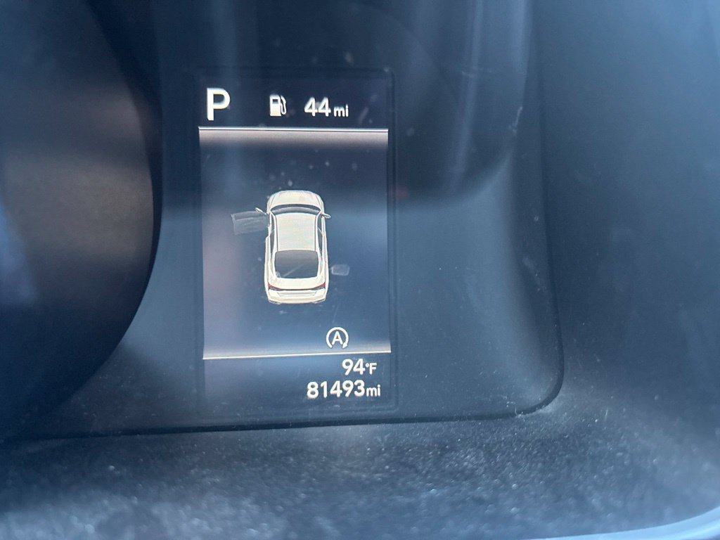 Used 2021 Hyundai Elantra SE FWD image 16