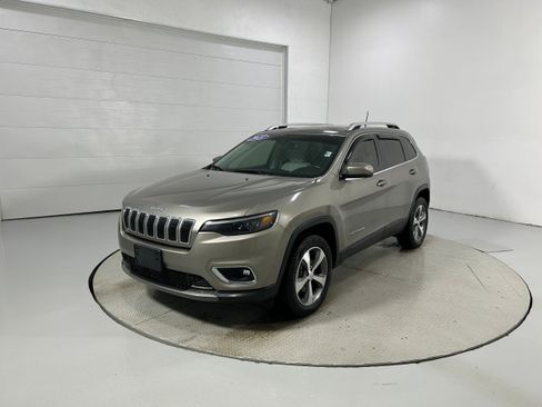 Used 2021 Jeep Cherokee Limited w/ Trailer Tow Group AWD/4WD image 22