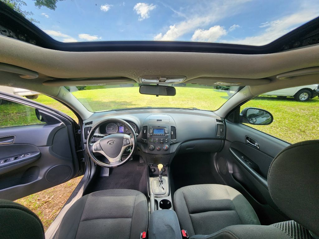 Used 2009 Hyundai Elantra w/ Premium-Sport Pkg 2 FWD image 12