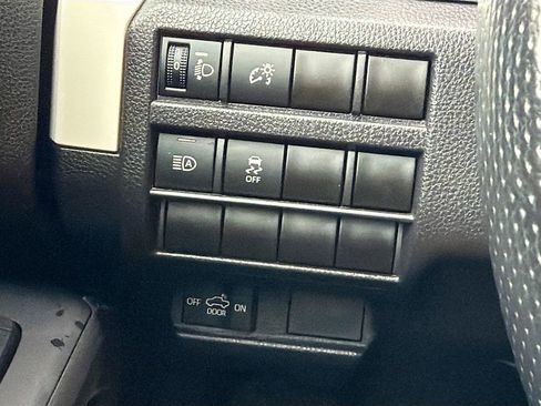 Used 2024 Toyota Tacoma TRD Off-Road AWD/4WD image 31