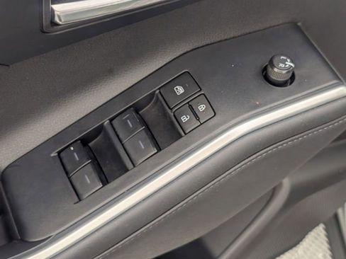 Used 2024 Toyota Highlander XLE AWD/4WD image 11