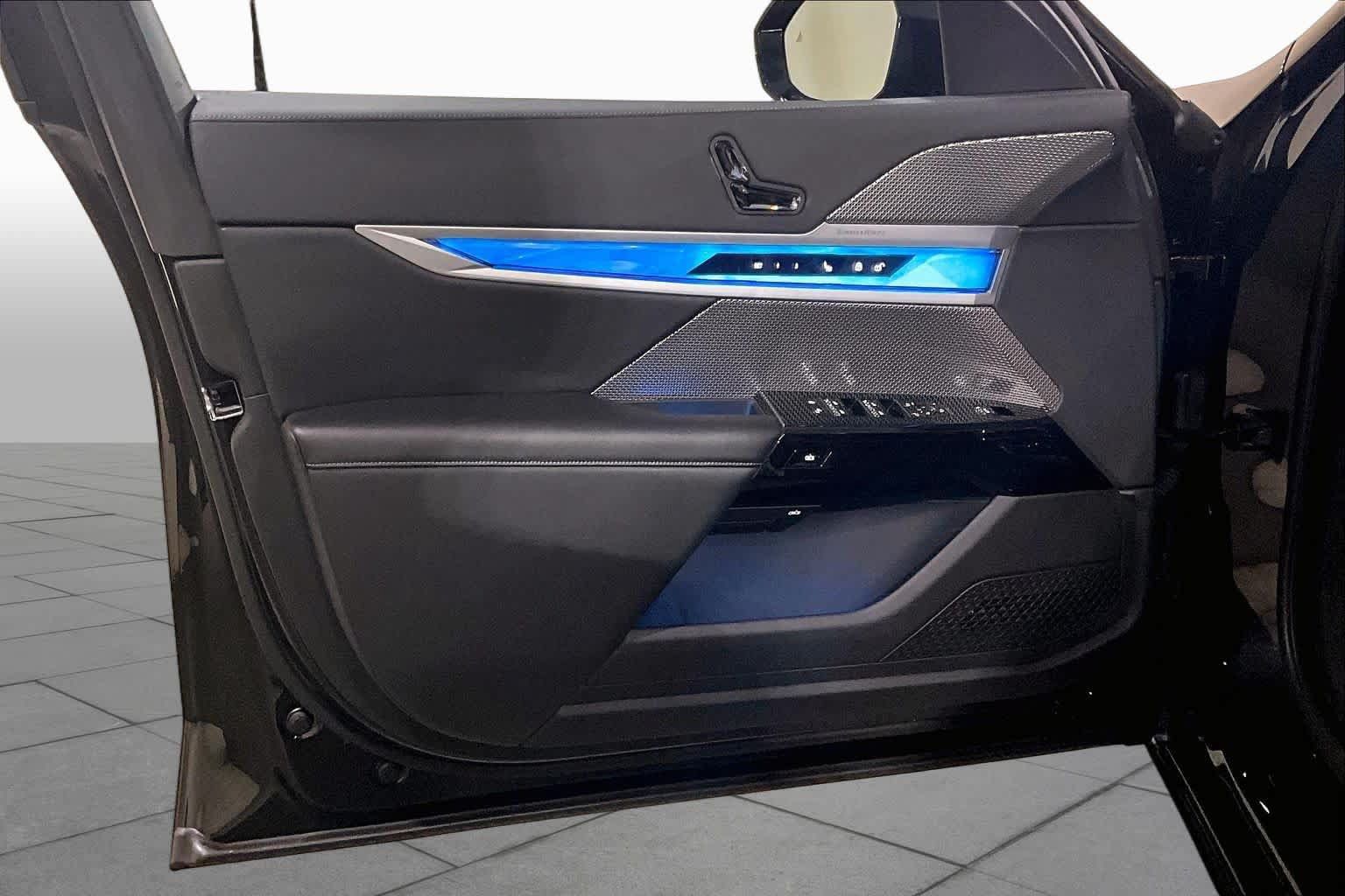 Used 2023 BMW i7 xDrive60 AWD/4WD image 21