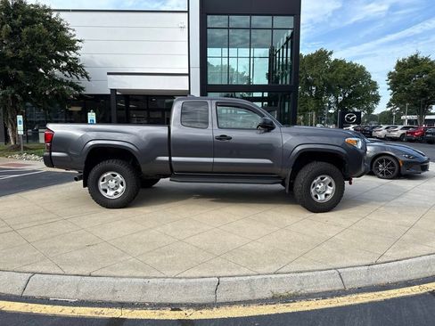 Used 2021 Toyota Tacoma SR AWD/4WD image 5