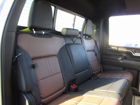 Certified 2025 Chevrolet Silverado 3500 High Country w/ Technology Package image 25