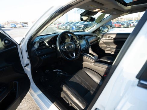 Used 2019 Honda Insight Touring image 8