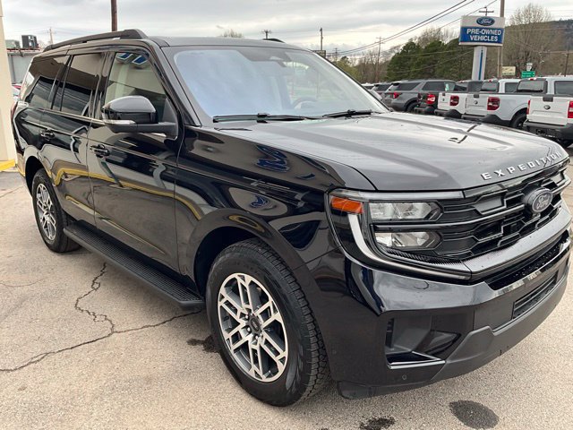 Used 2025 Ford Expedition Active AWD/4WD image 4