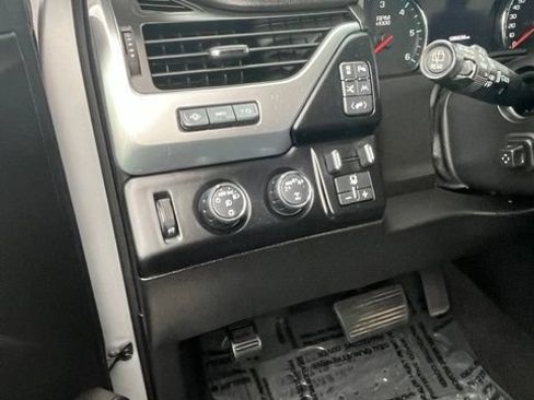 Used 2018 Chevrolet Suburban Premier AWD/4WD image 12
