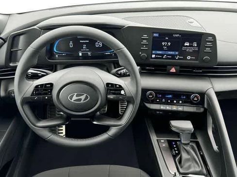 Certified 2025 Hyundai Elantra Sport image 17