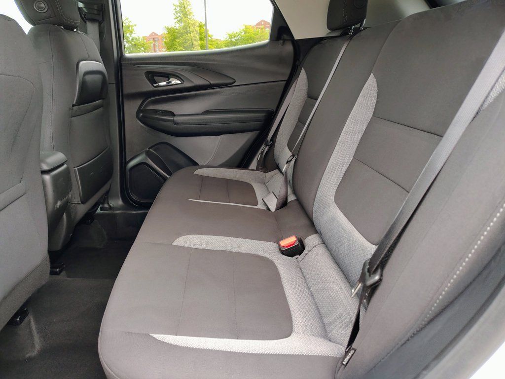 Used 2025 Chevrolet TrailBlazer LT AWD/4WD image 27