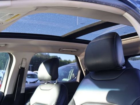 Used 2019 Ford Edge SEL w/ Equipment Group 201A AWD/4WD image 9