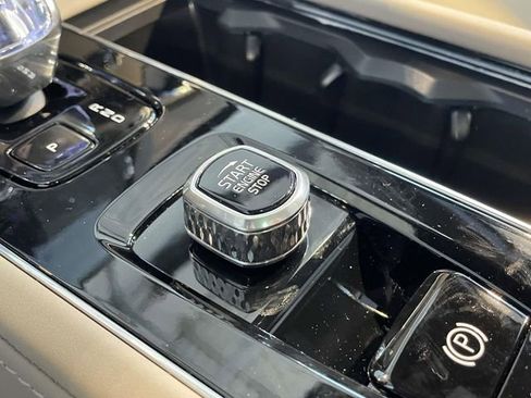 New 2026 Volvo XC90 B6 Plus w/ Protection Package Premier image 32