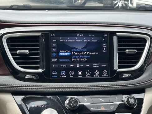 Used 2020 Chrysler Pacifica Limited FWD image 17