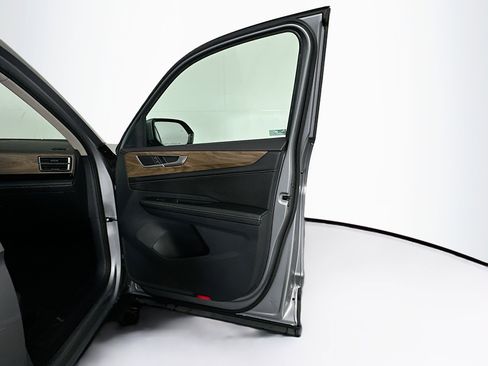 Used 2024 Volkswagen Atlas SE image 34