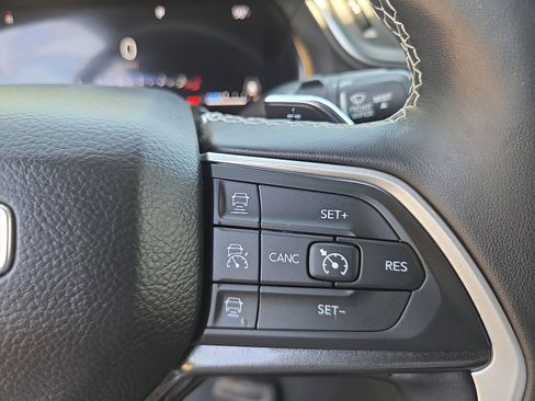 Used 2022 Jeep Grand Cherokee L Laredo AWD/4WD image 29